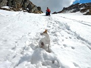 65 Ripida discesa su neve con attenzione